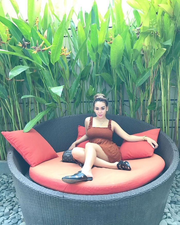 DJ Bebby Fey kini masuk dalam daftar papan atas Female Disk Jockey (FDJ) Indonesia.
