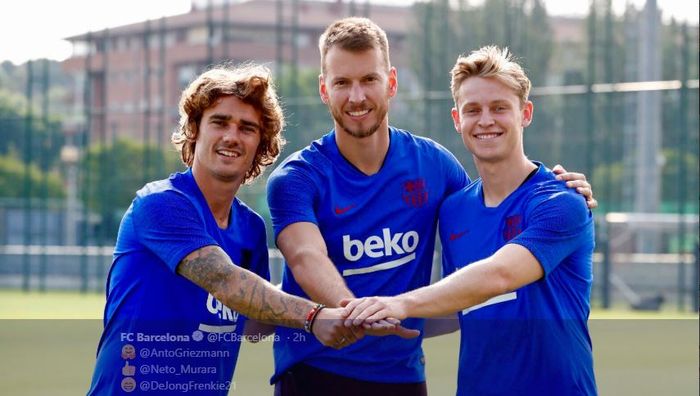 Tiga rekrutan anyar FC Barcelona (kiri ke kanan), Antoine Griezmann, Neto Murara, dan Frenkie de Jong.