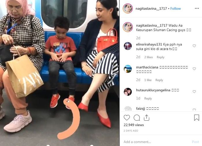 Nagita Slavina dan Rafathar naik MRT.
