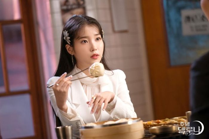 IU dalam drama Korea Hotel del Luna