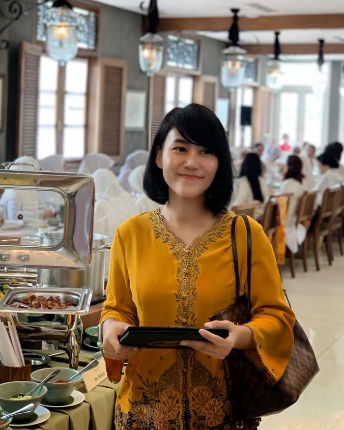 Sandhyca Putrie saat tak mengenakan seragam bertugas