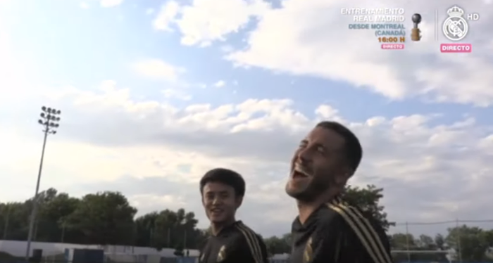 Dua pemain baru Real Madrid, Takefusa Kubo dan Eden Hazard bertemu di lapangan latihan ketika menjalani tur pramusim di Montreal, Kanada.