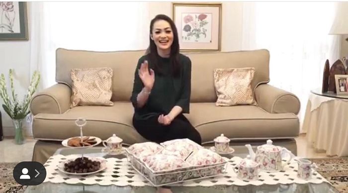 Ruang keluarga Christy Jusung 