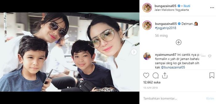 Bunga Zainal saat liburan ke Yogyakarta dengan anak tirinya