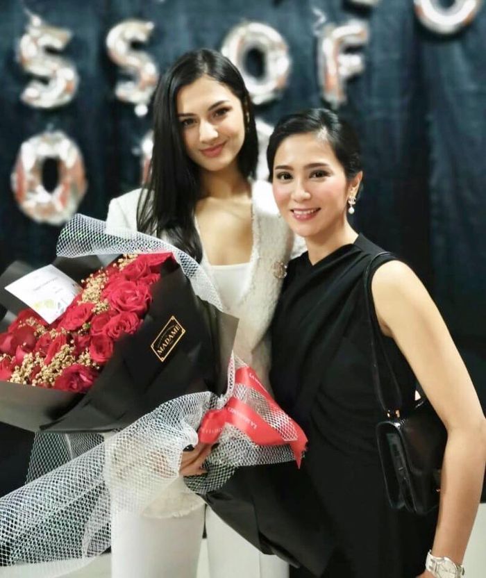 Bunga Zainal dan Putri Tirinya yang Super Cantik Bak Kakak ...