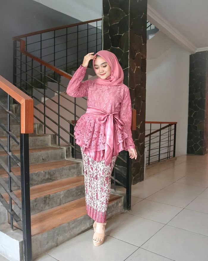 Jilbab Yang Cocok Untuk Baju Warna Salem