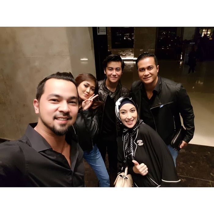 Adjie Pangestu dan keluarga Anissa Trihapsari