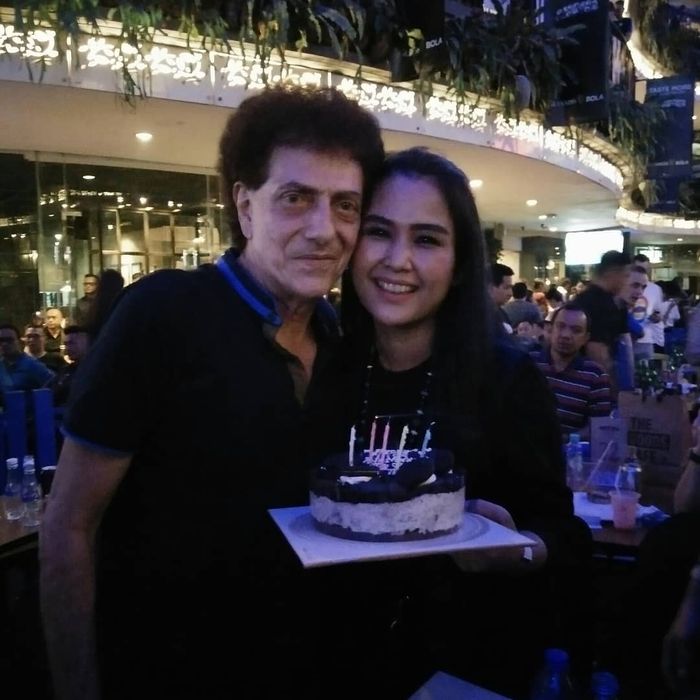 Ahmad Albar dan istrinya