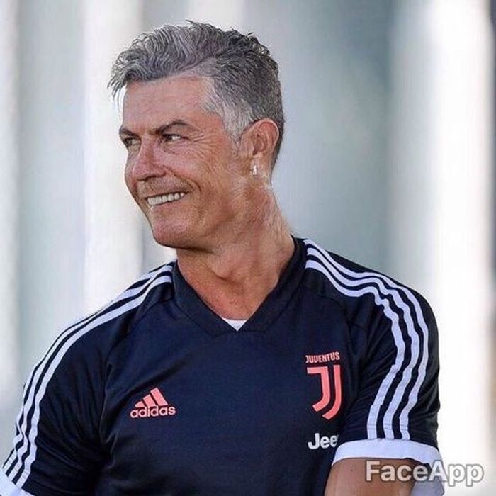 Cristiano Ronaldo dengan aplikasi FaceApp