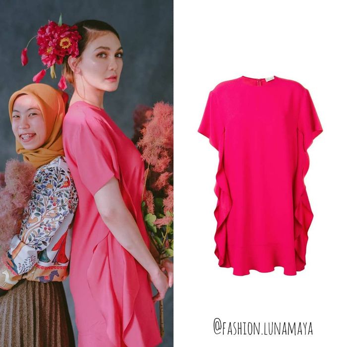 Luna Maya sedang mengenakan RED VALENTINO - Ruffle Detail Crepe Envers Satin Dress