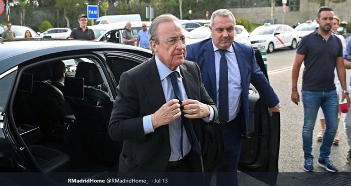 Presiden Real Madrid sekaligus pimpinan Liga Super Eropa, Florentino Perez (depan).