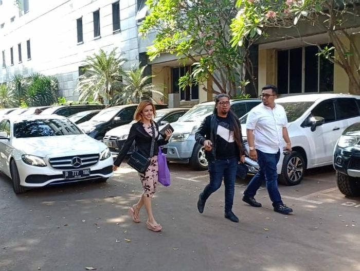 Barbie Kumalasari saat tiba di Polda Metro Jaya, Kamis (18/7/2019).