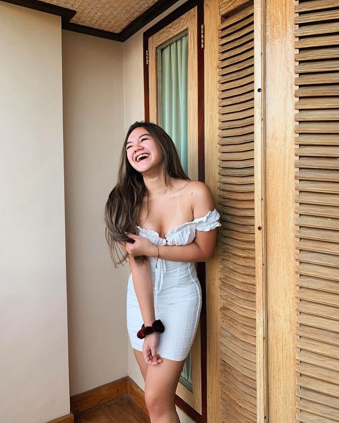 Shafa Haris tampil cantik dengan busana seksi