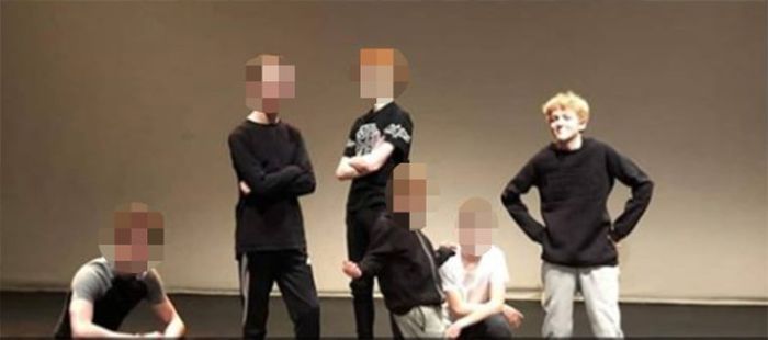 Sam dikenal sebagai anak laki-laki paling menawan di klub breakdance