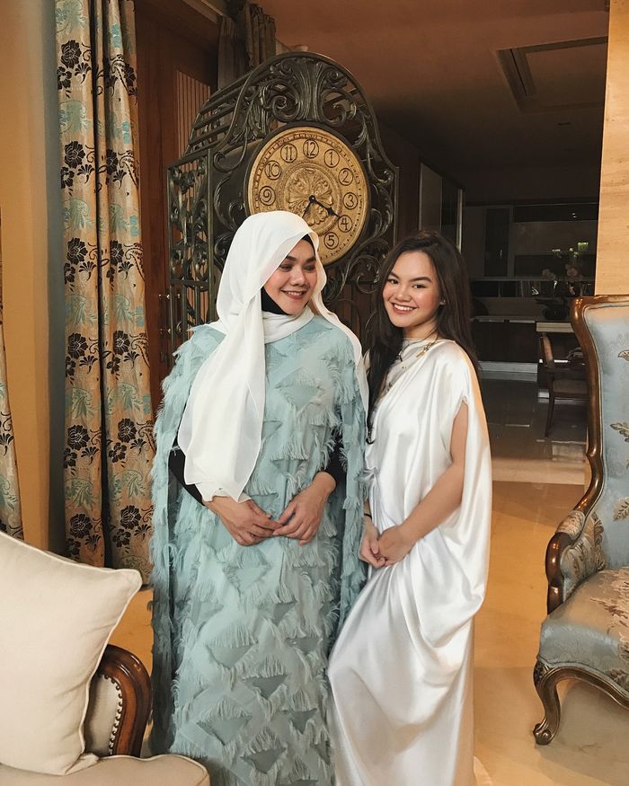 Shafa Haris bersama ibunya Sarita Abdul Mukti