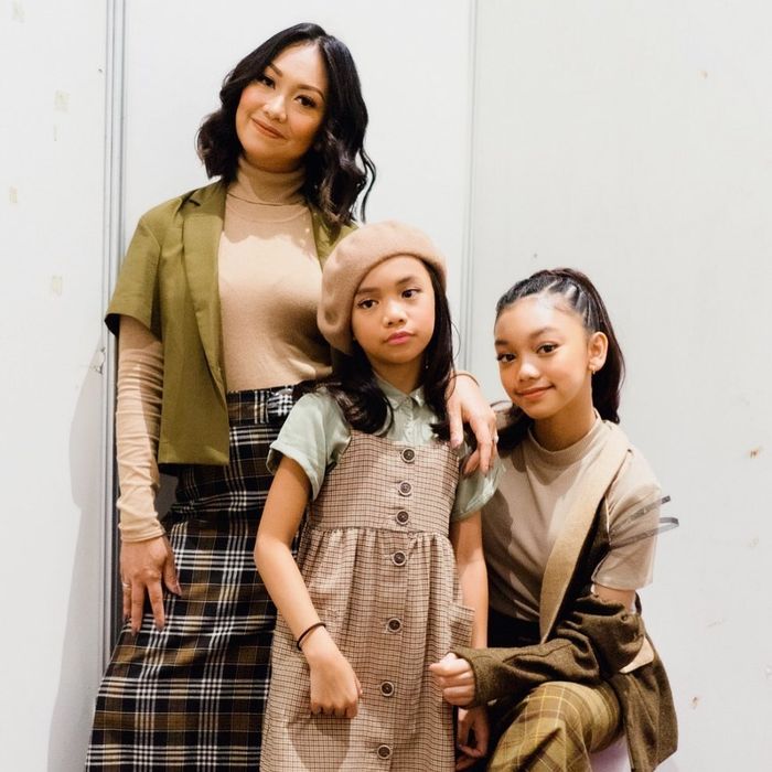 Manisnya Kedekatan Nola B3 & 2 Putrinya, Naura dan Neona! Imut! - Semua