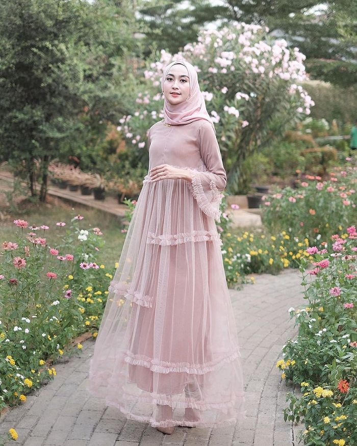 Bisa Buat Kondangan, Pakai 3 Dress Bahan Tile untuk Gaya Hijabers