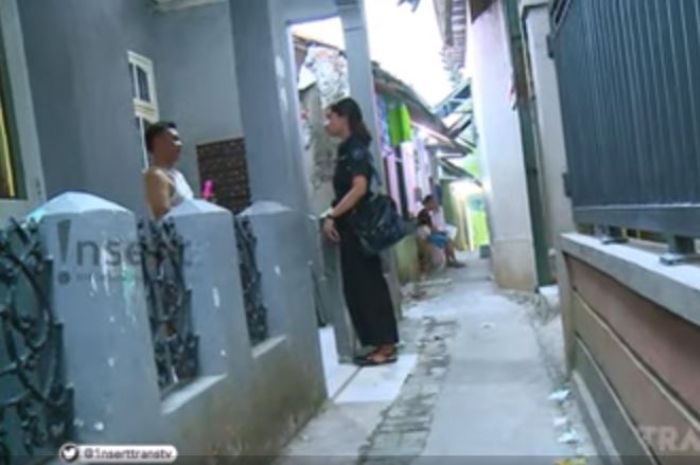 Rumah orang tua Rey Utami