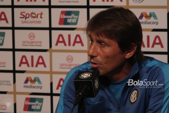 Pelatih Inter Milan, Antonio Conte,  saat konferensi pers International Champions Cup 2019 jelang laga lawan  Manchester United di National Stadium, Singapura, Jumat (19/7/2019).