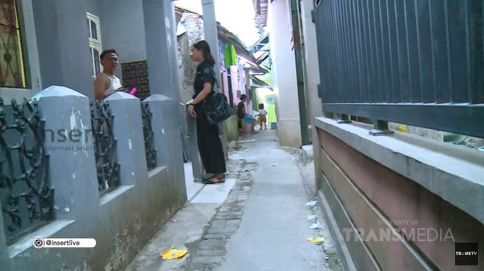 Rumah orang tua Rey Utami