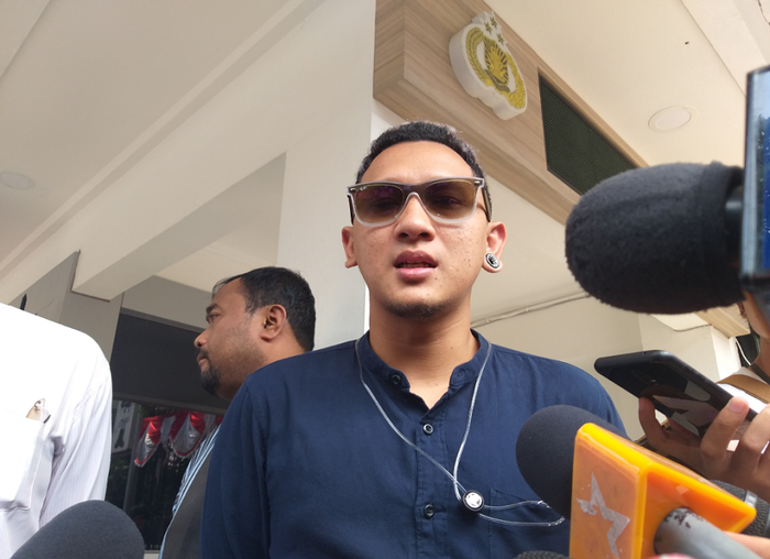 Putra sulung Nunung, Bagus Permadi, saat ditemui Grid.ID di kawasan Polda Metro Jaya, Jakarta Selatan, Sabtu (20/7/2019).