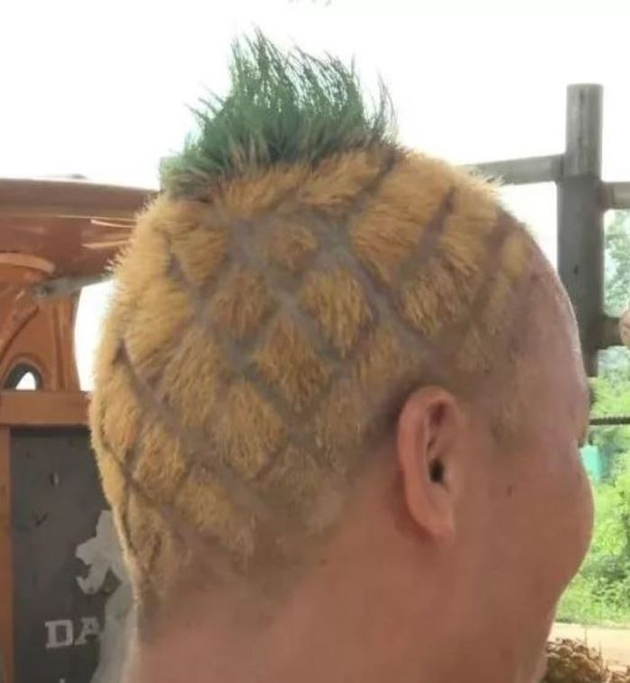 Rambut Su bahkan dibuat sedemikian rupa hingga mirip dengan nanas