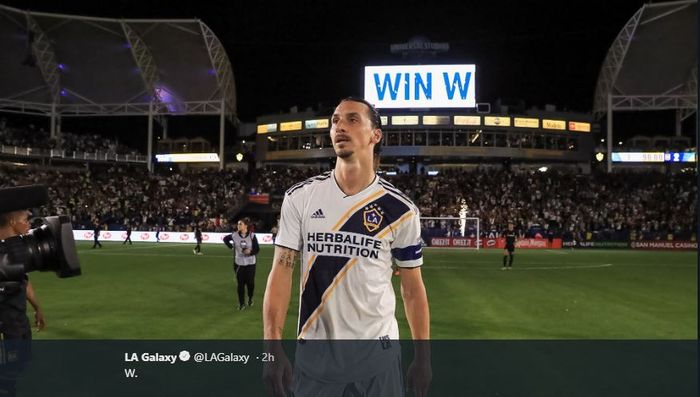 Penyerang LA Galaxy, Zlatan Ibrahimovic, berpose dalam laga MLS melawan Los Angeles FC di Dignity Health Sports Park, California, 19 Juli 2019.