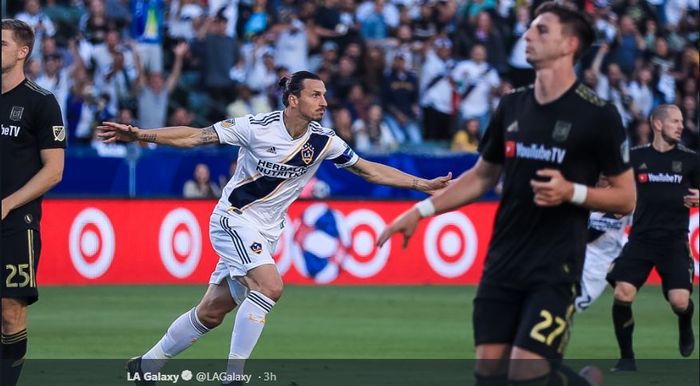 Penyerang LA Galaxy, Zlatan Ibrahimovic, beraksi dalam laga MLS melawan Los Angeles FC di Dignity Health Sports Park, California, 19 Juli 2019.