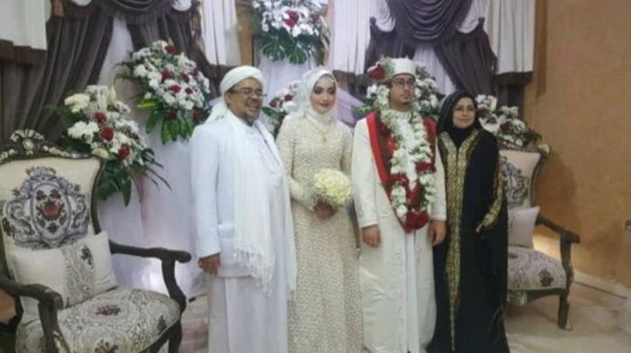 Habib Rizieq menikahkan putrinya di tanah suci