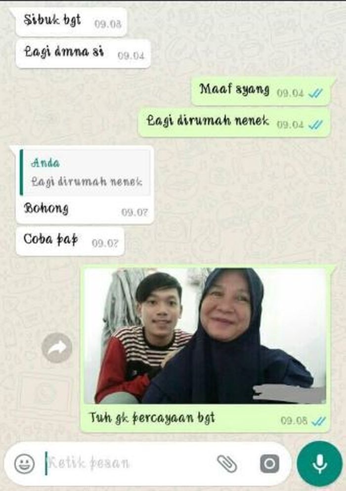 Tangkapan layar percapakan via whatsapp