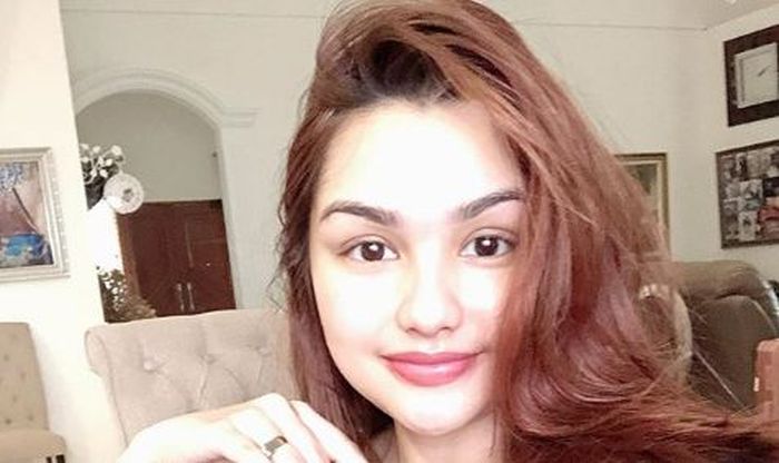 Nurah tampak cantik meski tanpa makeup