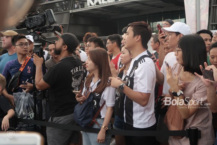 Para fan Juventus di fanzone International Champions Cup 2019 di National Stadium, Singapura, Minggu (21/7/2019).