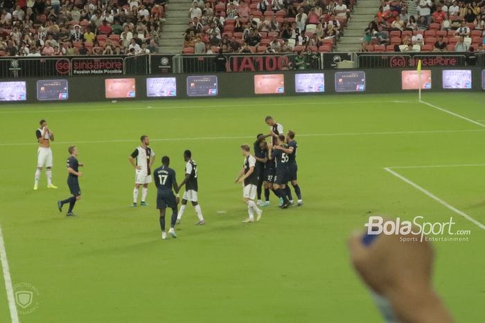 Selebrasi para pemain Tottenham Hotspur usai mencetak gol ke gawang Juventus di pertandingan International Champions Cup 2019 di National Stadium, Singapura, Minggu (21/7/2019).