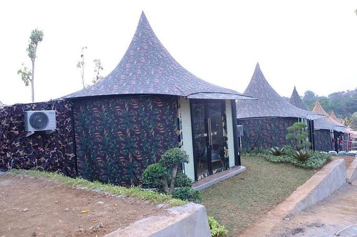 Villa di area restoran Dewi Perssik