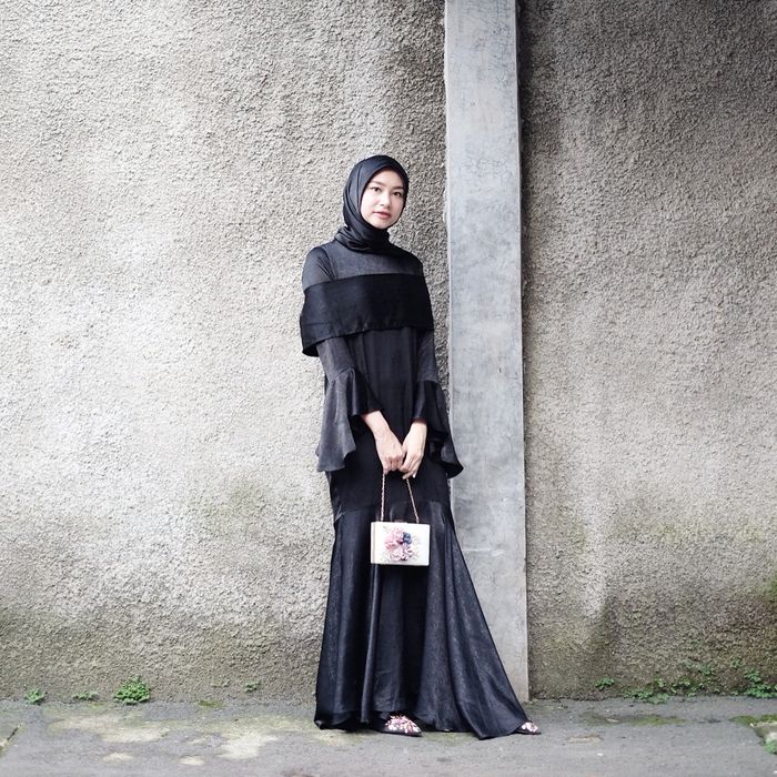 4 Referensi Gaya Hijab dengan Dress Hitam untuk Berbagai Acara
