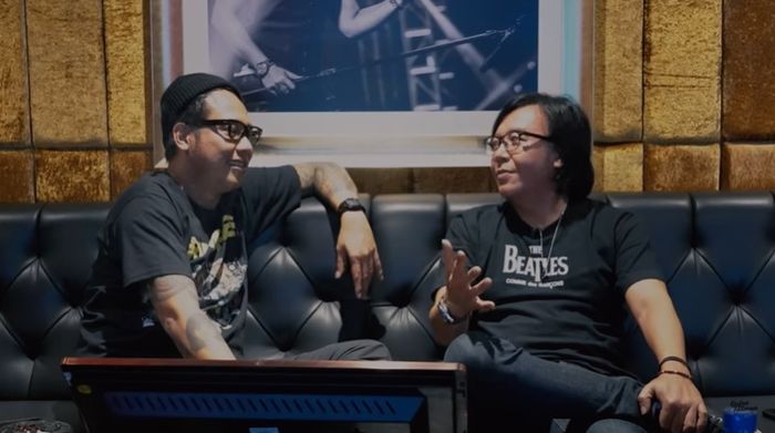 Ari Lasso saat membicarakan tentang karier musiknya bersama Gofar Hilman.