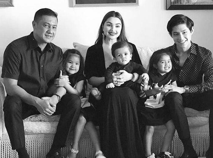 Nurah dan Rafli bersama Rassya dan ketiga anaknya