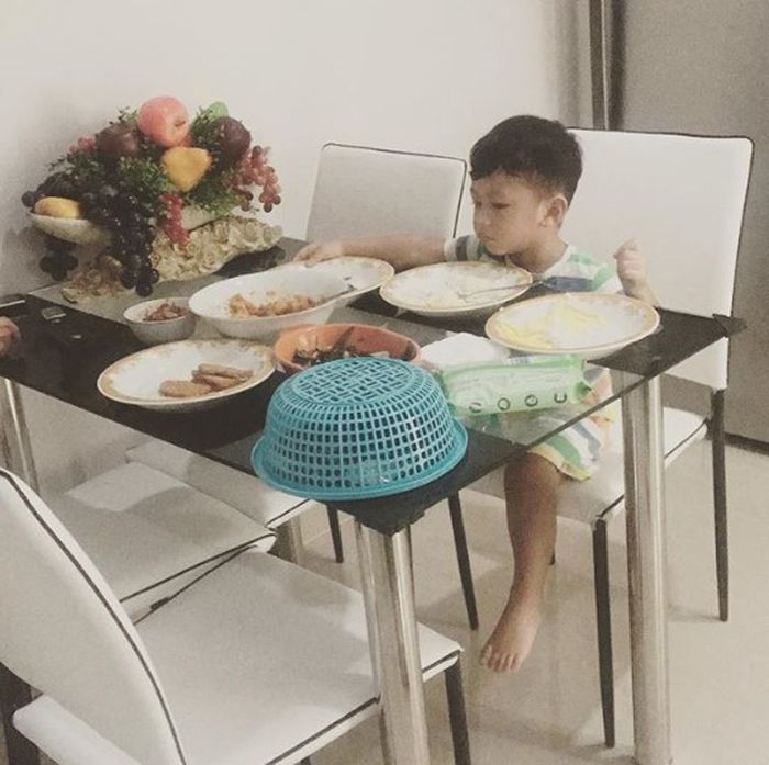 Meja makan rumah Shinta Bachir Instagram.com/b4hir86_real