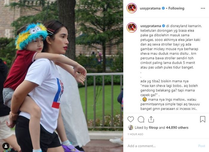 Ussy Sulistiawaty saat menggendong putrinya, Shakeela Eleanor Ameera