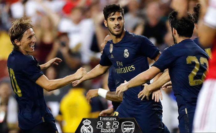 Penyerang Real Madrid, Marco Asensio (tengah), merayakan gol yang dicetak ke gawang Arsenal dalam laga International Champions Cup 2019 di FedEx Field, 23 Juli 2019.