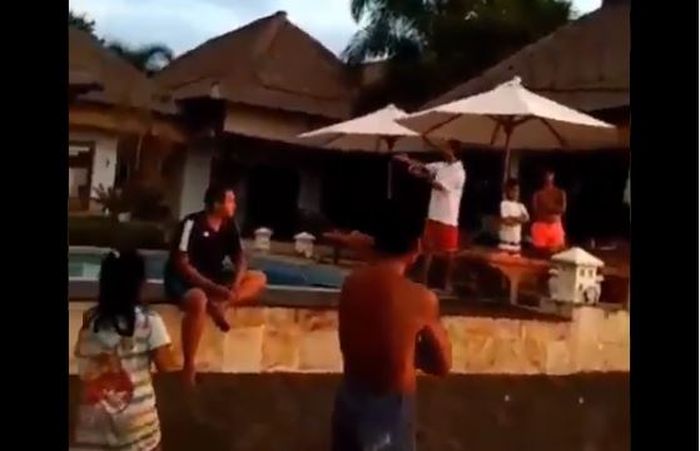 Turis asing yang sempat viral setelah mengusir warga berenang di depan vilanya, belum lama ini. 