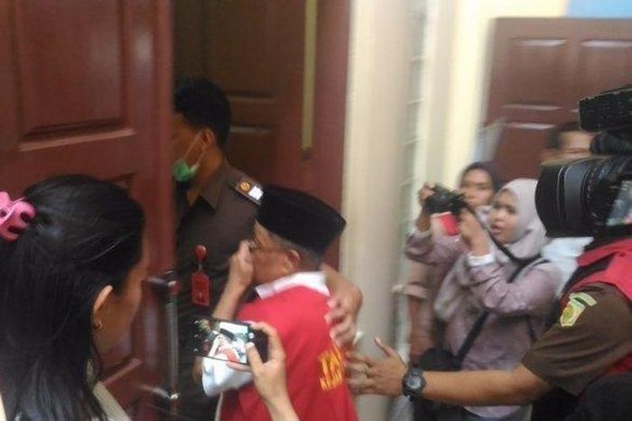 Terdakwa Syaiful Hamali ketika memasuki ruang sidang.