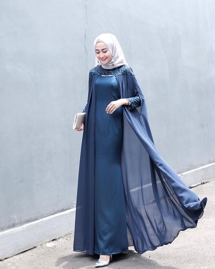 3 Model Dress  Satin Hijab Warna Navy untuk Gaya Kondangan  