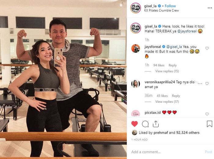 Gaya seksi Gisella Anastasia saat olahraga bareng dengan Wijaya Saputra