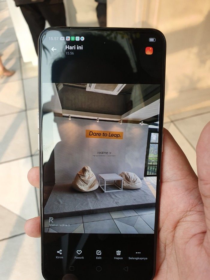 Layar Depan Realme X