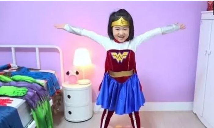 Boram saat memakai kostum wonder women 