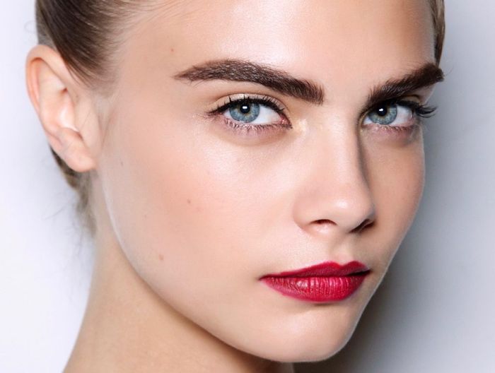 Tips makeup untuk menghadiri garden party di siang hari - Memilih produk base makeup yang kuat
