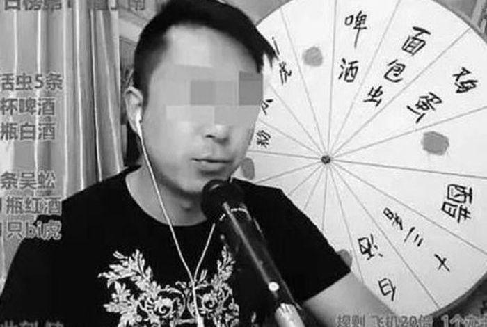 Sun memiliki papan putar berisi berbagai makanan dan minuman termasuk kelabang dan tokek.