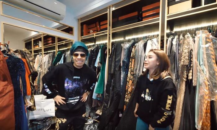 Area walk in closet di kamar Rossa