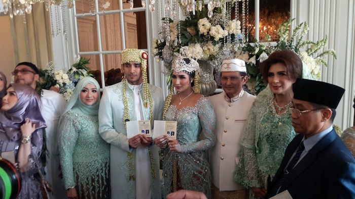 Tania Nadira dan Abdulla Alwi resmi menikah